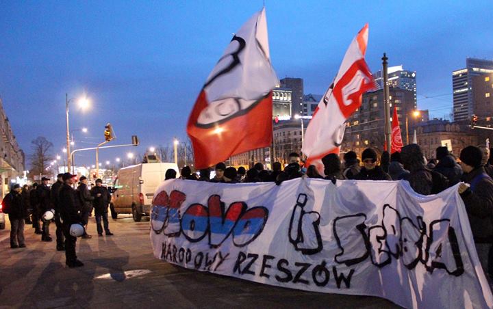 Polen demonstreren voor een Servisch Kosovo