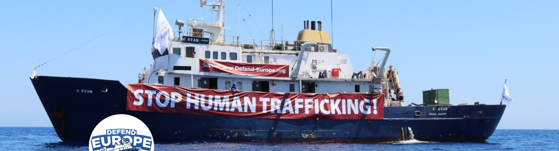 Defend Europe toont foto’s van recent tegengehouden boot van mensensmokkelaars
