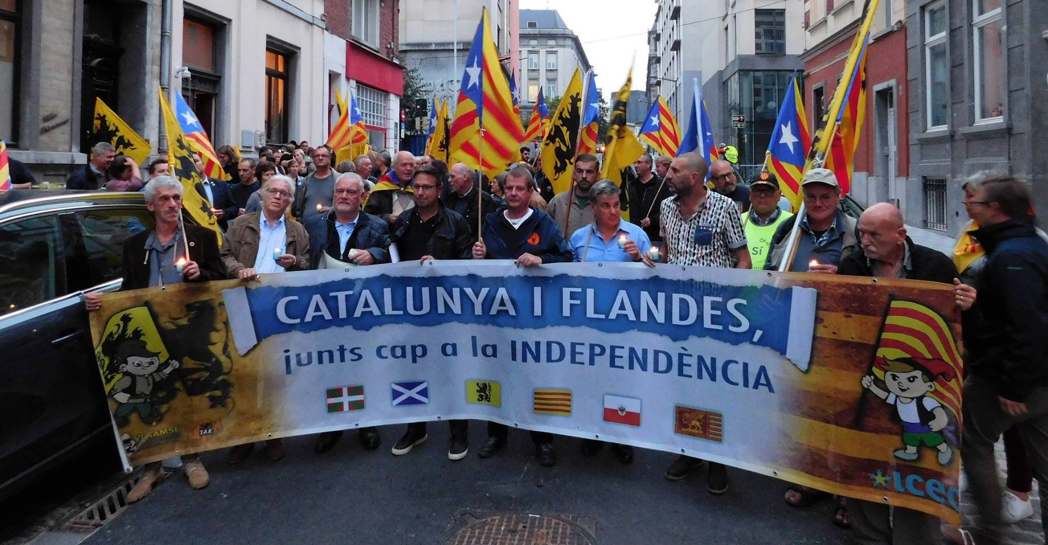 Steunactie voor de democratie in Catalonië: Kaarswandeling naar Spaans consulaat-generaal