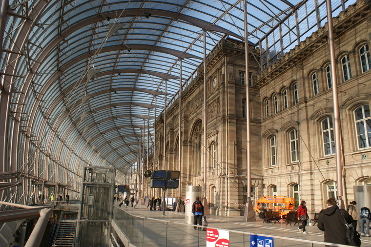 Eurocraten ’s middags, knokkende zwarten ’s avonds: Straatsburg zoals het echt is