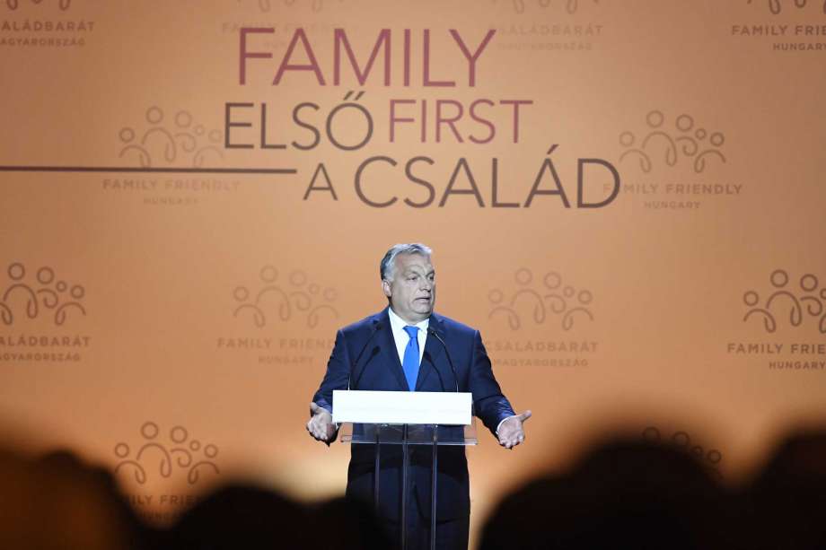 Orbán op demografische top in Boedapest: “bevolkingsvervanging is uitgesloten”