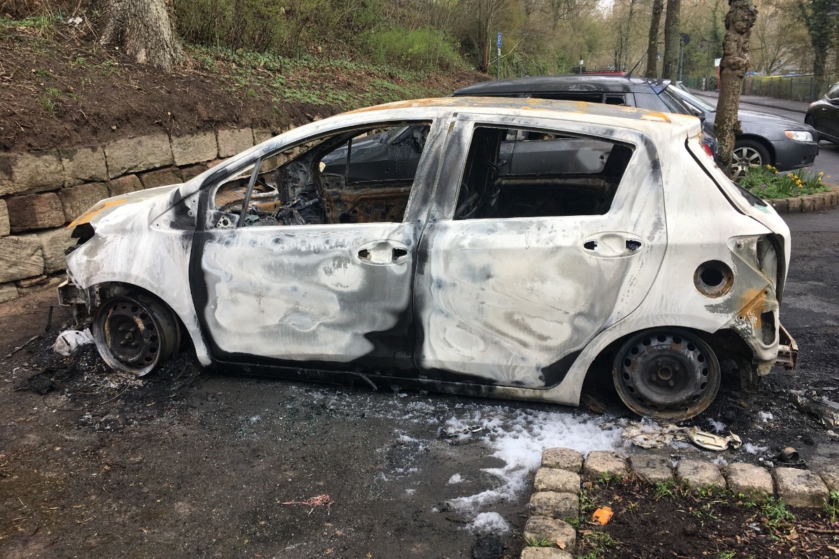 Aanslag Antifa op KVHV, auto verwoest